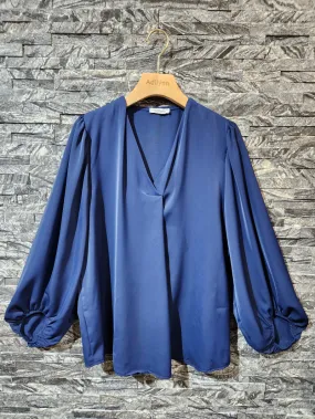 Schlichte, fließende Bluse, V-Ausschnitt, lange Ärmel