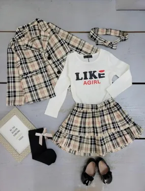 Set aus karierter Jacke und Rock mit T-Shirt, Socken und Stirnband